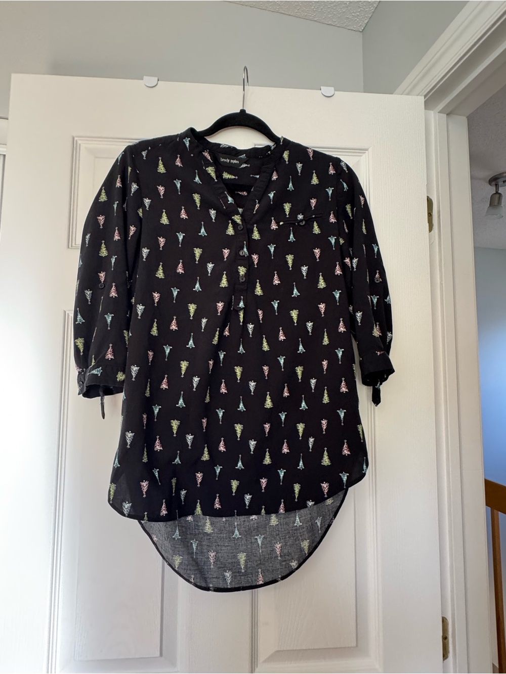 Brody Myles Black Floral V-Neck Blouse XS